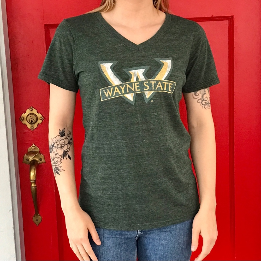 Wayne State University T shirt L green V neck Detroit Michigan